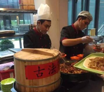 阿里巴巴員工飯堂，網友：有一種飯堂叫別公司的飯堂